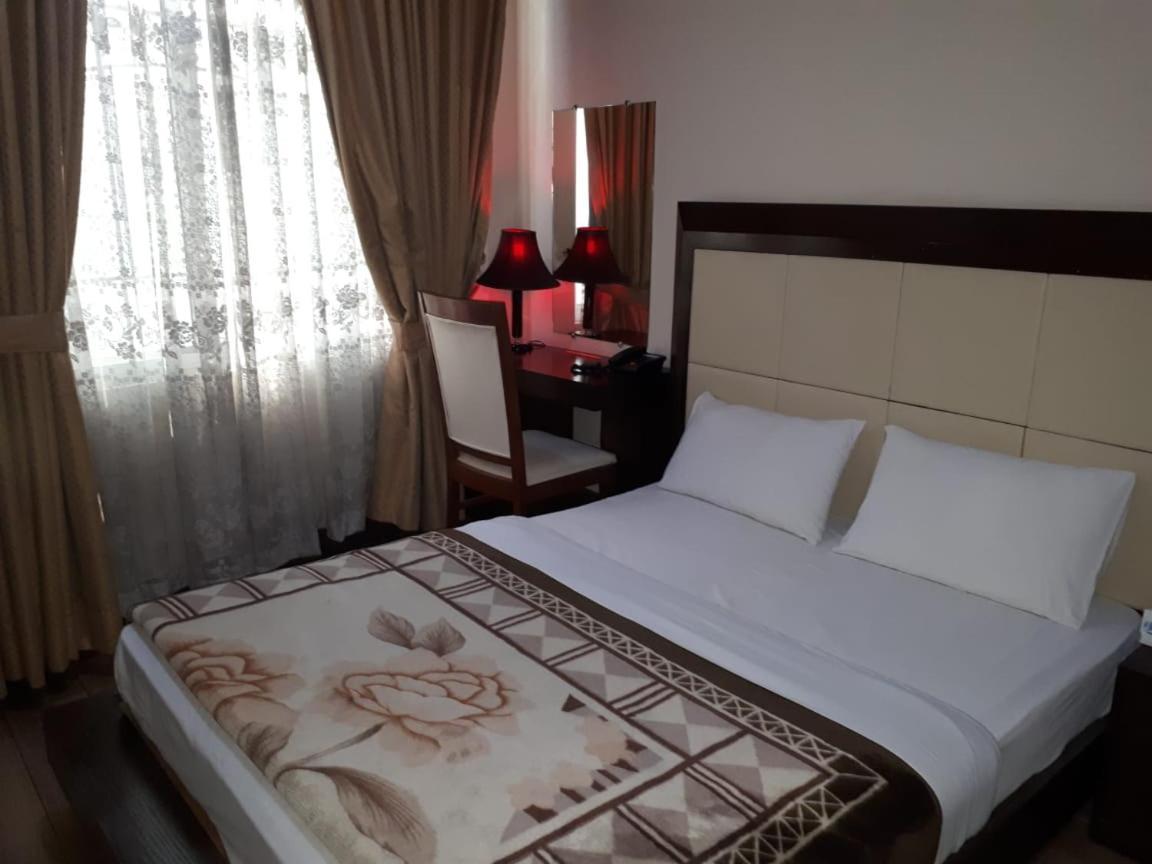 Midtown Hotel Равалпинди Екстериор снимка
