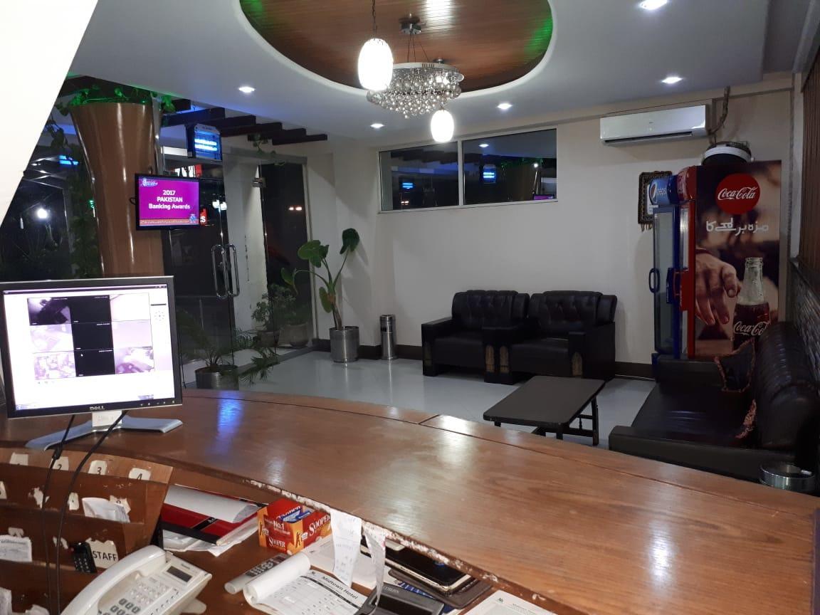 Midtown Hotel Равалпинди Екстериор снимка