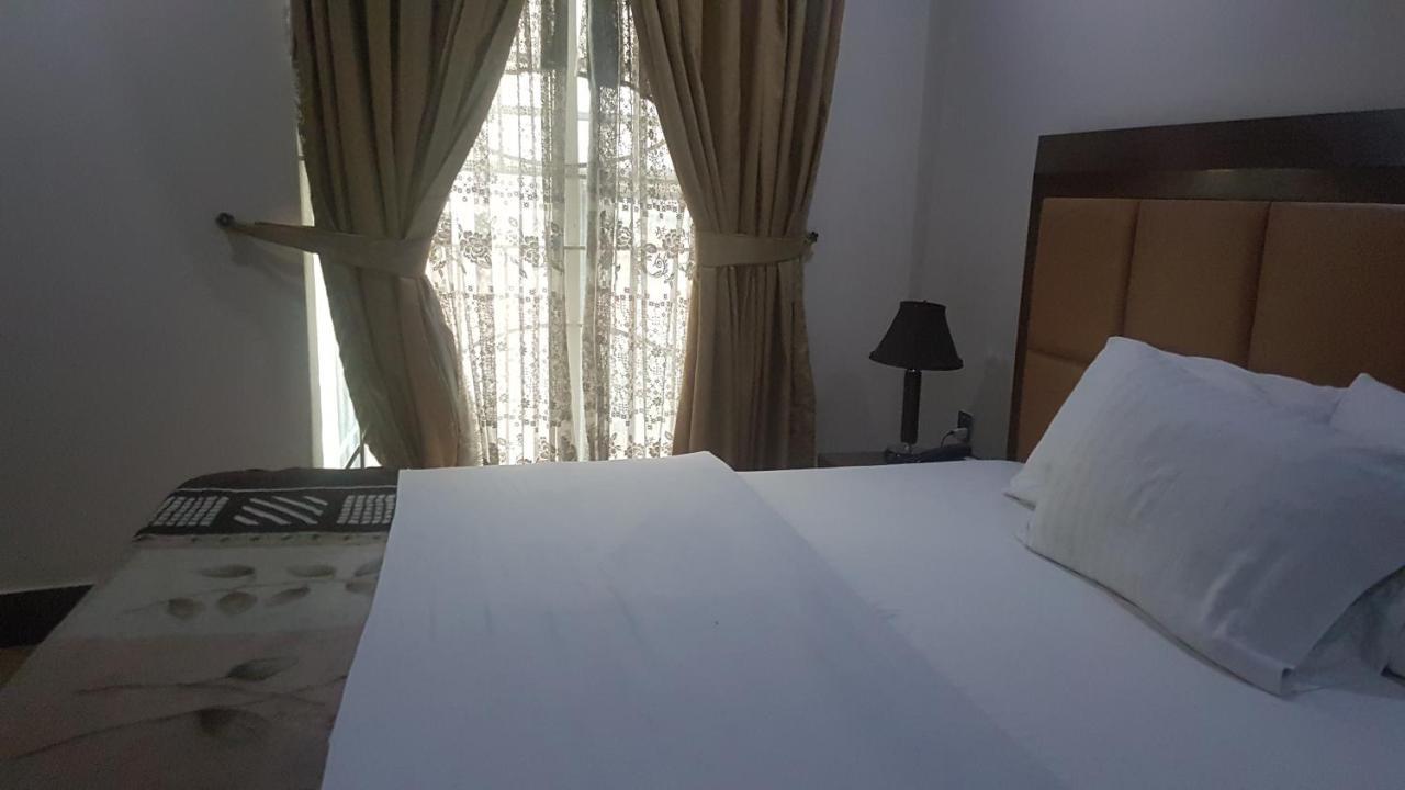 Midtown Hotel Равалпинди Екстериор снимка
