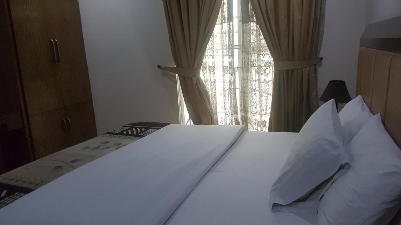 Midtown Hotel Равалпинди Екстериор снимка