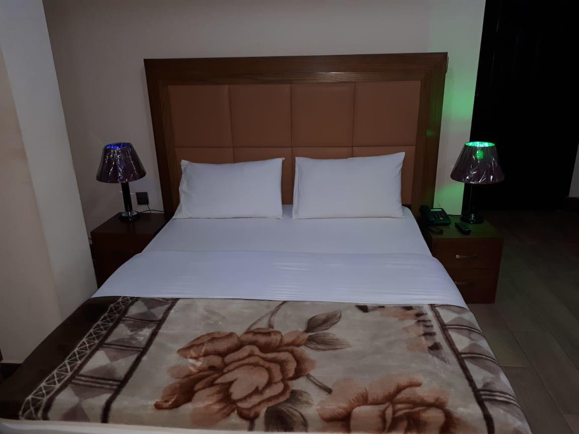 Midtown Hotel Равалпинди Екстериор снимка