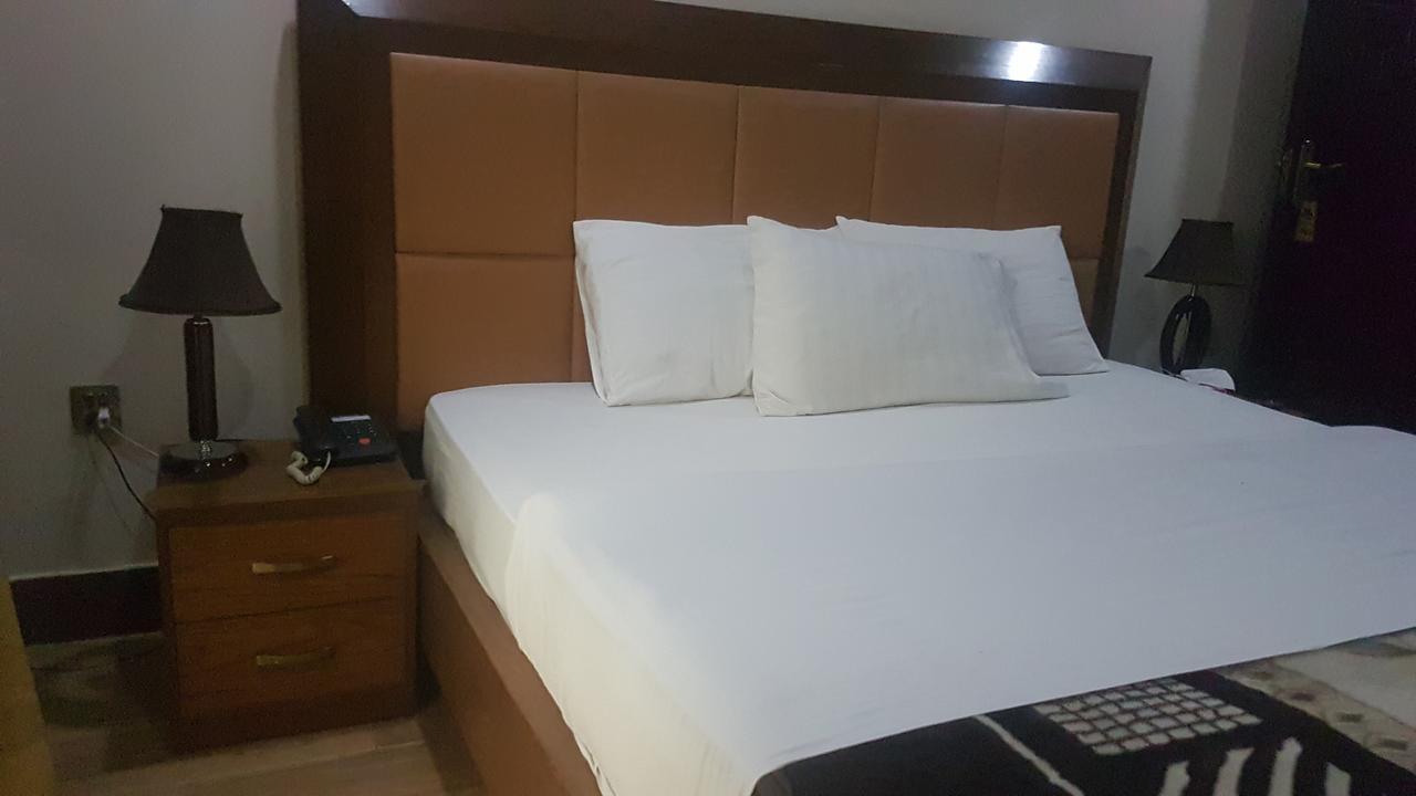 Midtown Hotel Равалпинди Екстериор снимка