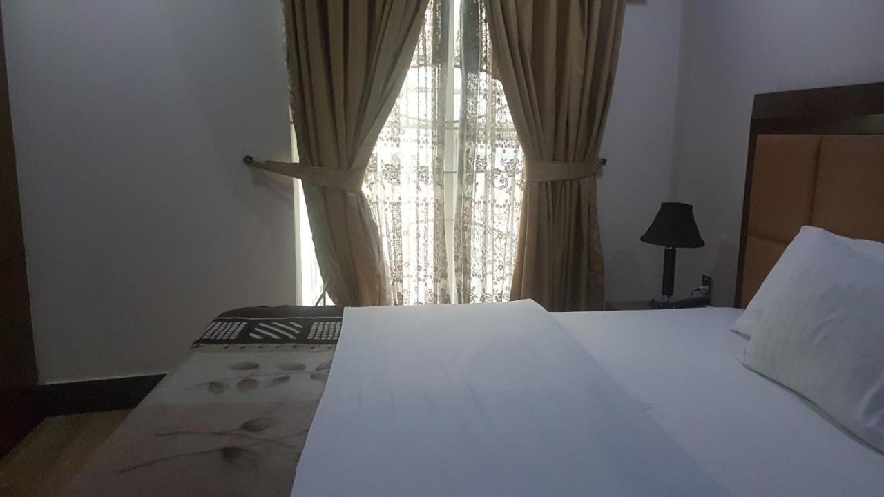 Midtown Hotel Равалпинди Екстериор снимка