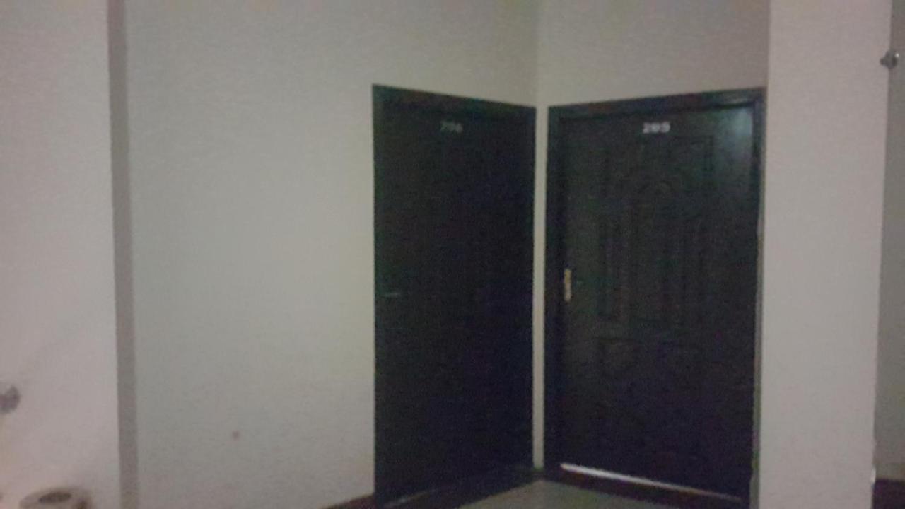 Midtown Hotel Равалпинди Екстериор снимка