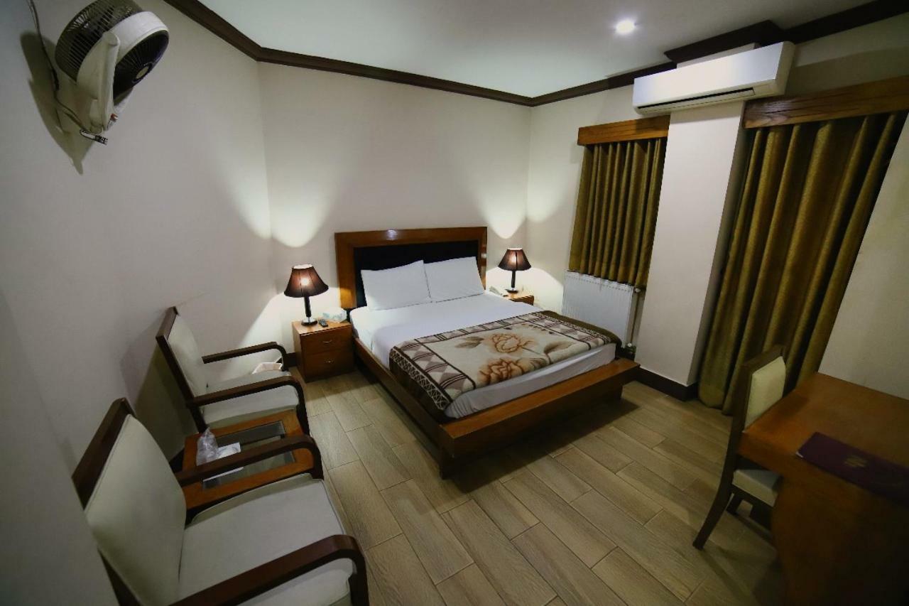 Midtown Hotel Равалпинди Екстериор снимка